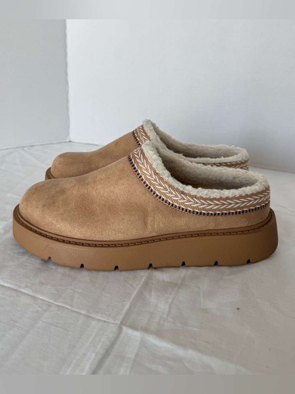 Bjorndal Tan Slip-On Clog Slippers Size 9